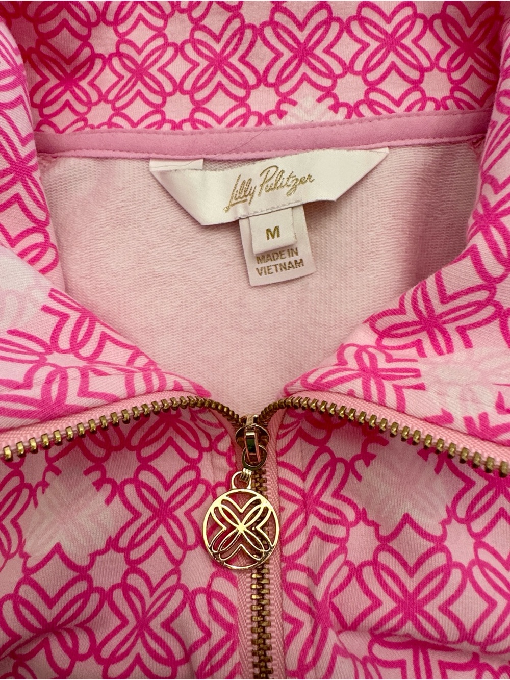 Lilly Pulitzer UPF 50+ Skipper Popover Passion Fruit Pink Fluttering Hearts, M - Picture 7 of 11